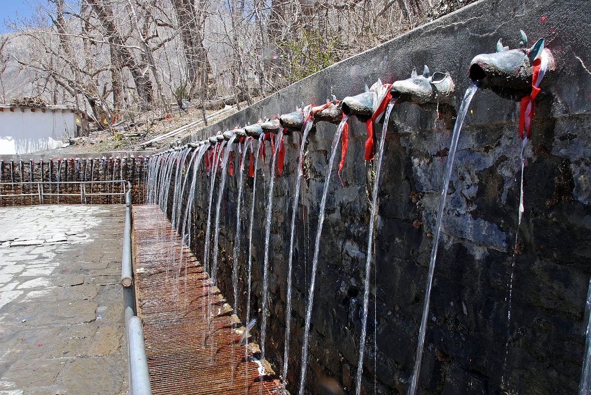 410 Muktinath Chumig Gyatsa 108 Water Spouts